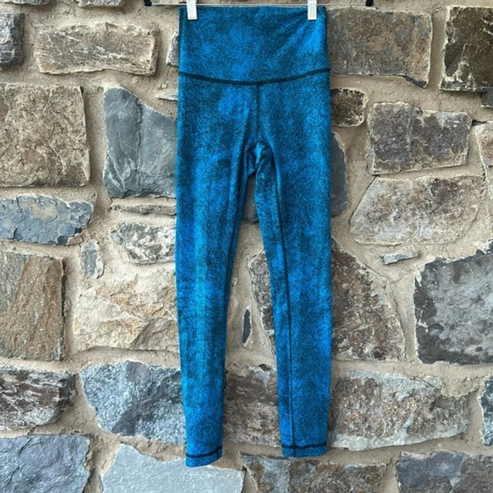 Lululemon Wunder Under Pant III in Spray Jacquard Shocking Blue Black Size 4